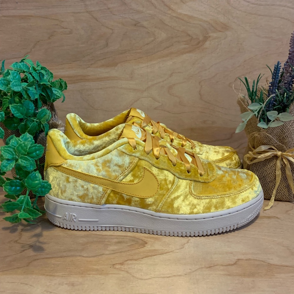 SOLD OUT❤️ NEW Nike Velvet Air Force 1 LV8 - Picture 3 of 8